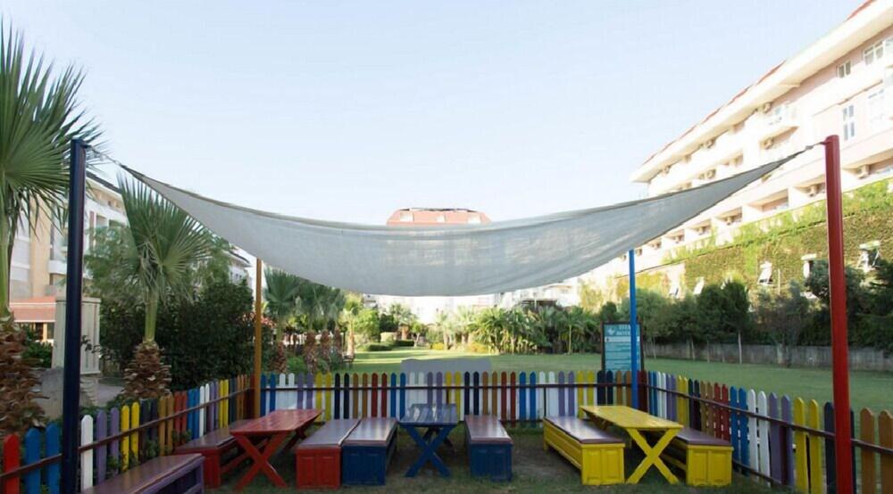 Hotel Titan Garden Ultra All Inclusive Konaklı Екстериор снимка